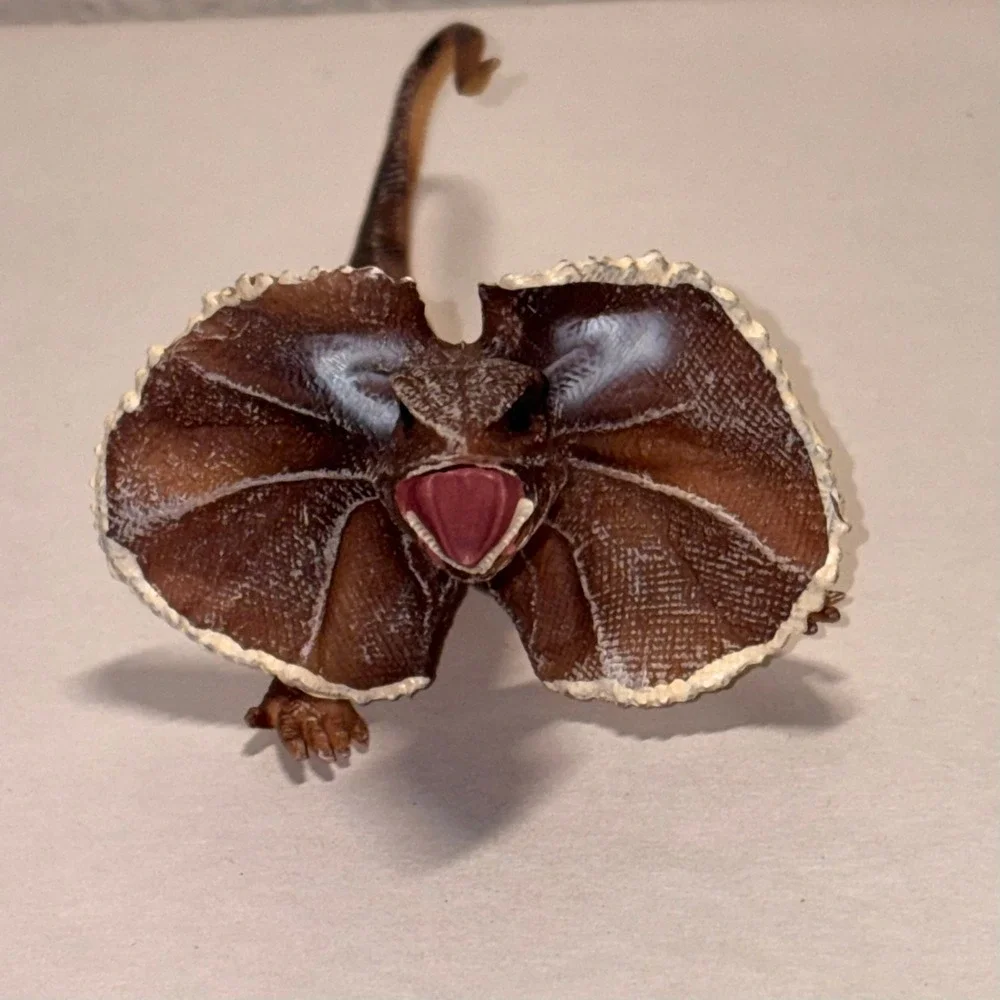 Safari Ltd Frilled Lizard Toy Figure Unisex 6.5in Brown Excellent Reptile Animal